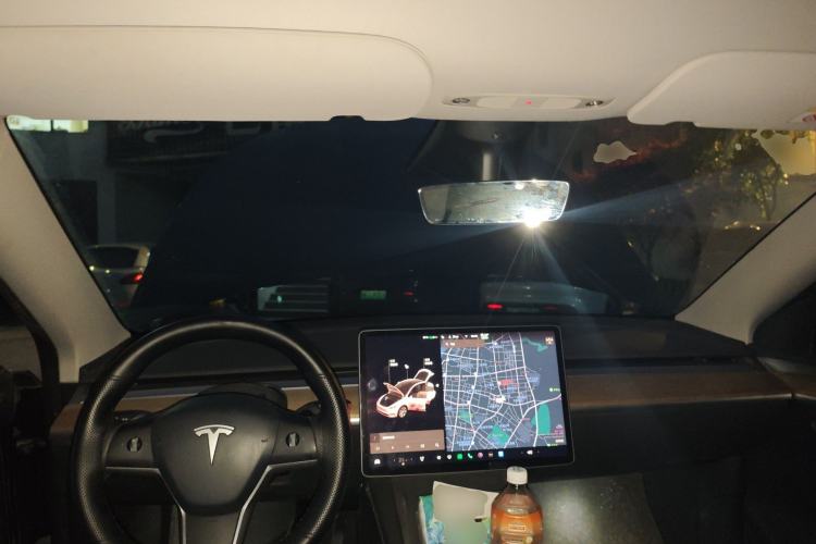 Used Tesla Model Y 2021 Standard Range Rear-Wheel Drive Version Center Console