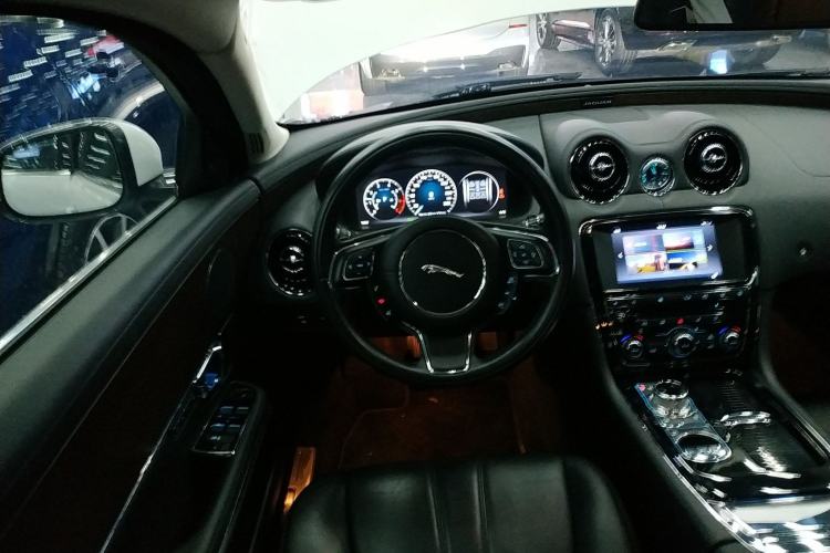 Used Jaguar XJ 2016 XJL 2.0T Two-Wheel-Drive Elegant Business Edition

