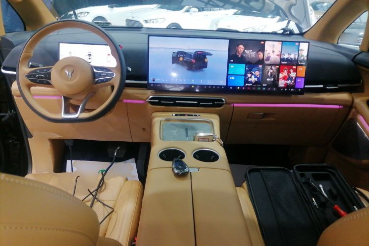 Used VOYAH Dream 2025 PHEV Four-Wheel Drive Excellence Kunpeng Edition