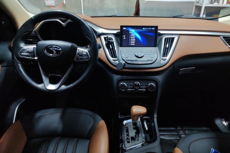 Used Soueast DX7 2015 1.5T Automatic Prestige Model Center Console