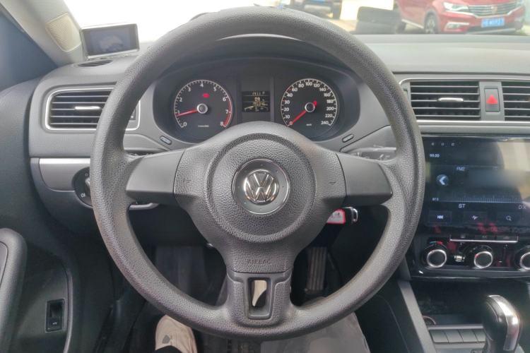 Used Volkswagen Sagitar 2012 1.6L Automatic Fashion Edition Steering Wheel