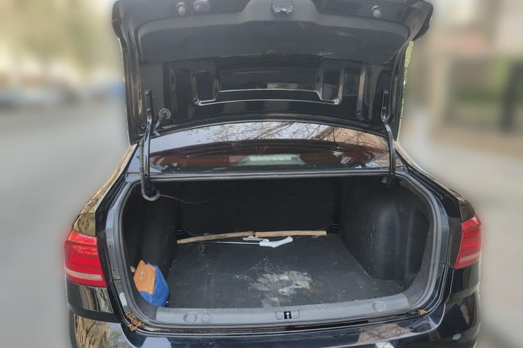 Used Volkswagen Lavida 2015 1.6L Manual Comfort Edition Trunk