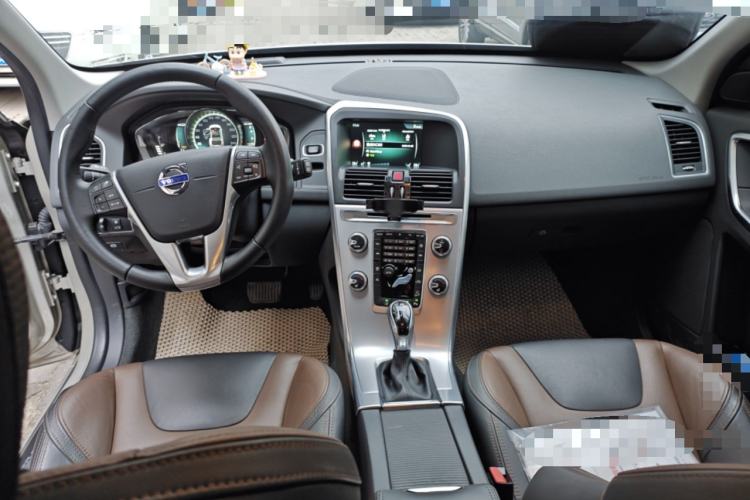 Used Volvo XC60 2017 T5 AWD Smart Range Edition Center Console