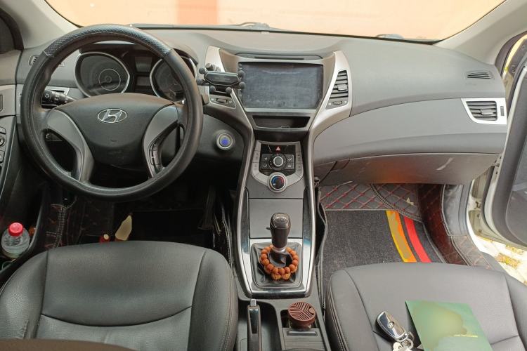 Used Hyundai Elantra (5th Generation / Langdong) 2015 1.6L Manual Leading Model Center Console