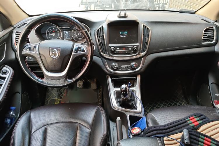 Used Baojun 560 2015 1.8L manual luxury version Center Console