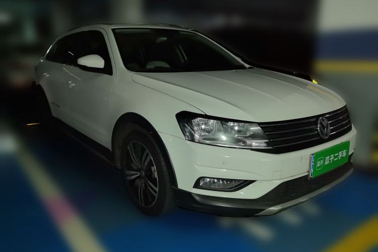 Used Volkswagen Cross Lavida 2016 1.6L Automatic Comfort Edition Front Right 45 Deg