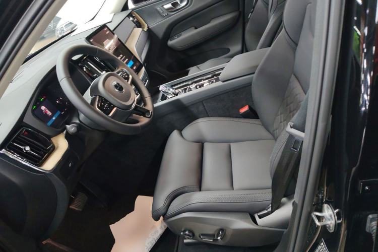 Used Volvo XC60 2026 B5 4x4 Smart Luxury Edition