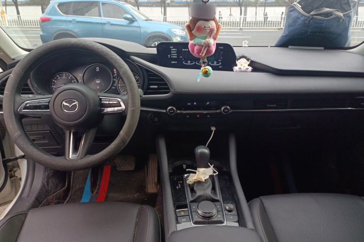 Used Mazda 3 Axela 2023 2.0L Automatic Zhiya Edition Center Console