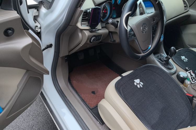 Used Buick GT 2013 GT 1.6L Manual Entry-Level Model Driver Seat