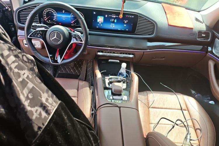 Used Mercedes-Benz GLE 2025 GLE 350 4MATIC Stylish Model Center Console