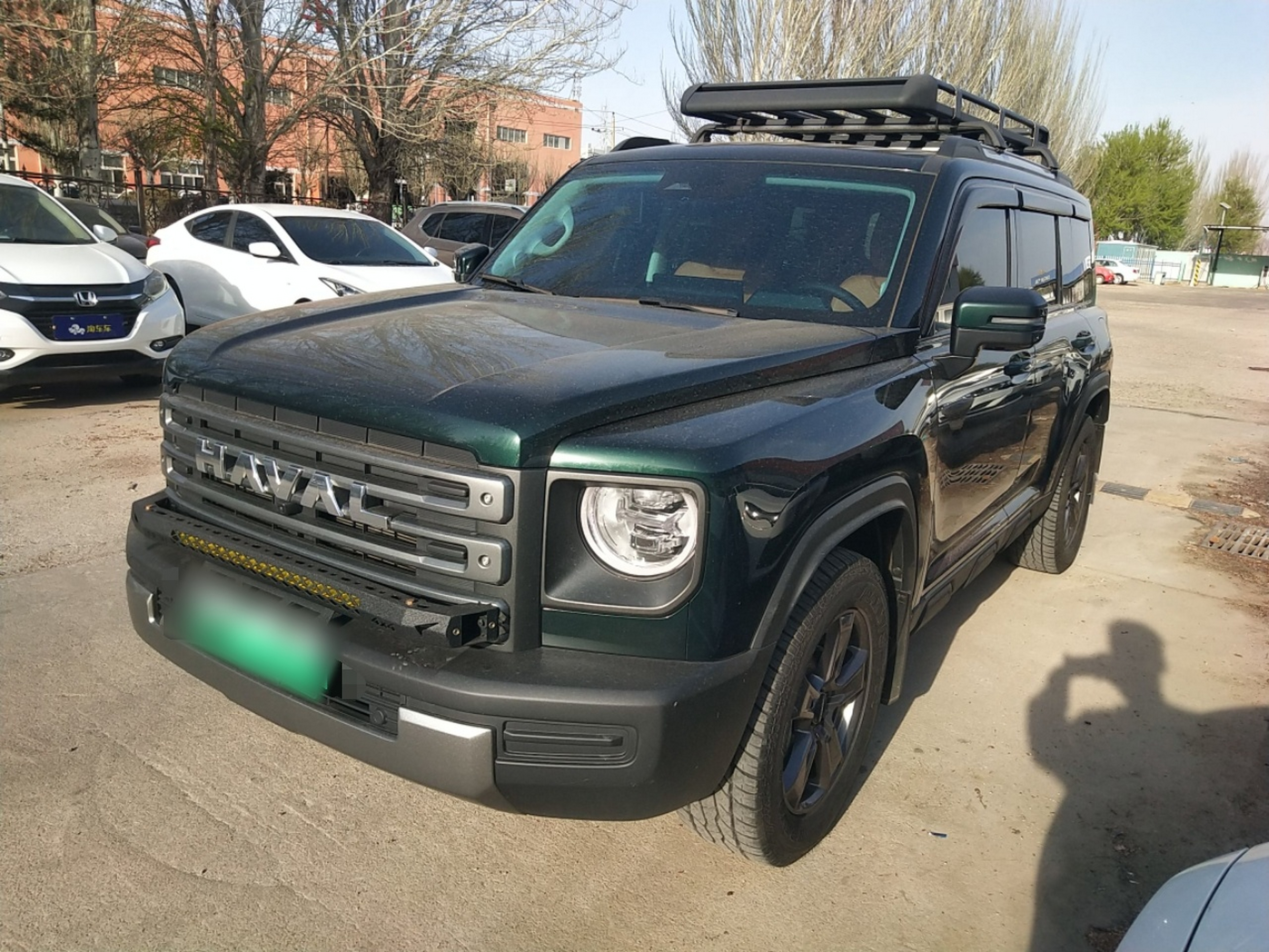 Под передней частью автомобиля