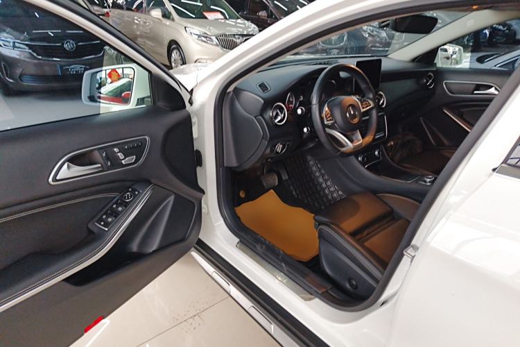 Used Mercedes-Benz GLA 2019 GLA 200 Dynamic Edition Driver Seat