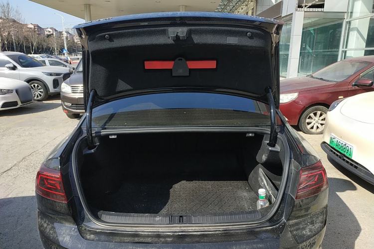 Used Volkswagen Magotan 2023 2 Million Units Limited Edition 330TSI DSG Leading Version