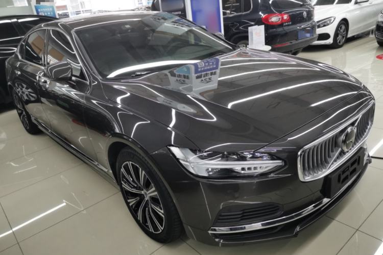 Used Volvo S90 New Energy 2022 Restyled T8 E-Drive Hybrid Zhiyi Luxury Edition Front Right 45 Deg