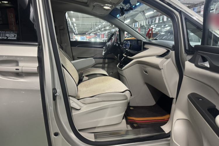 Used Buick GL8 2022 ES Landtrek 653T Comfort Edition Right Front Seat