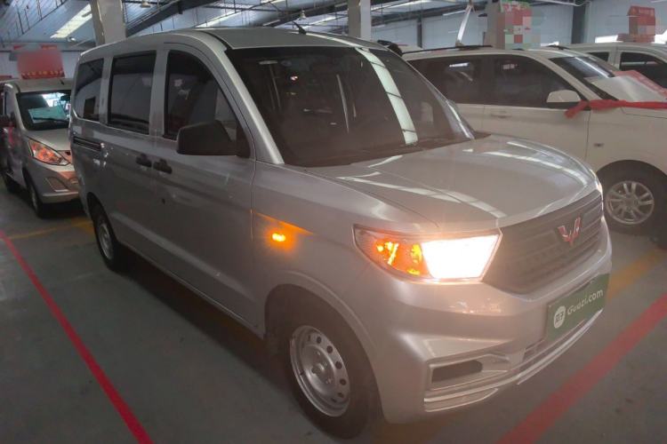 Used Wuling Hongguang V 2022 1.5L Jingqu Edition Electric-Assist LAR Front Right 45 Deg