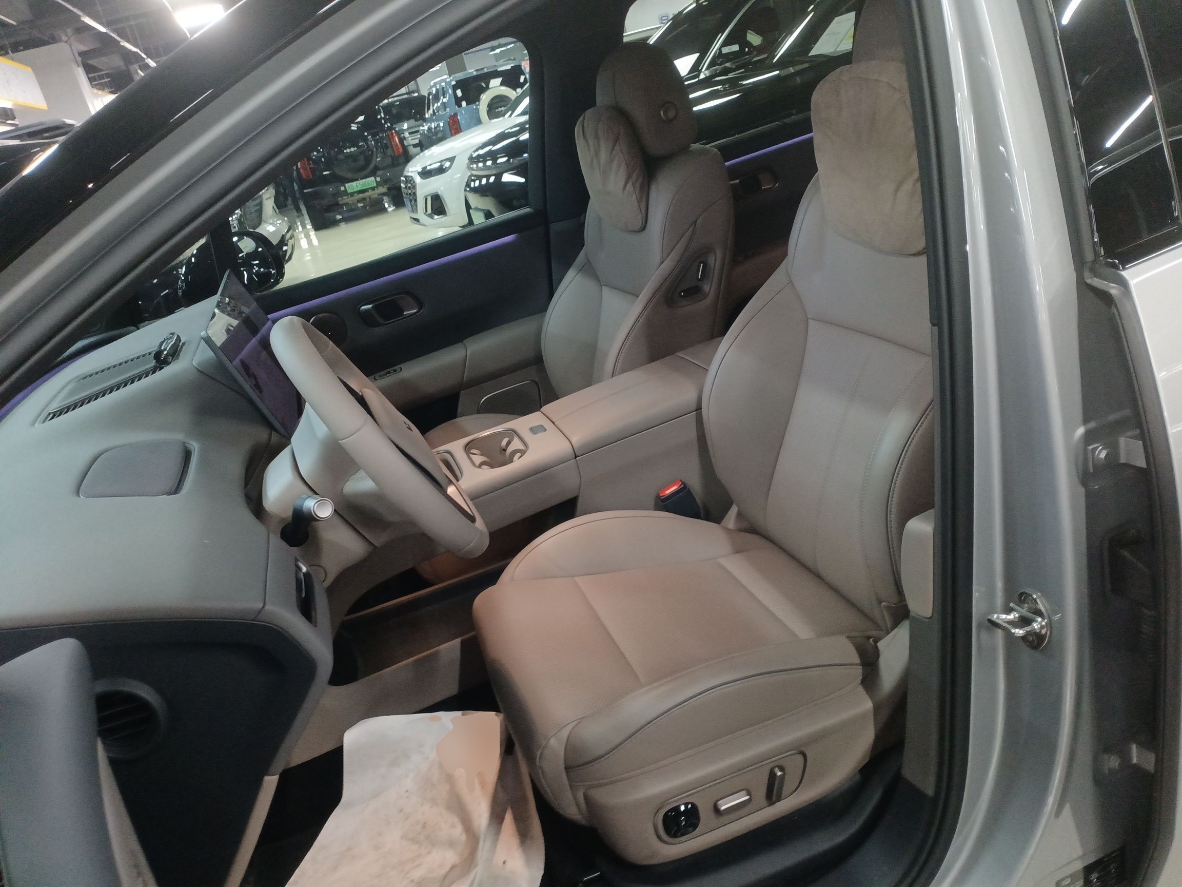 Переднее сиденье в автомобиле