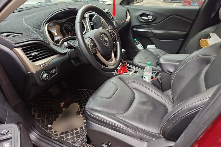 Used Jeep Cherokee 2016 2.0L Superior Edition
