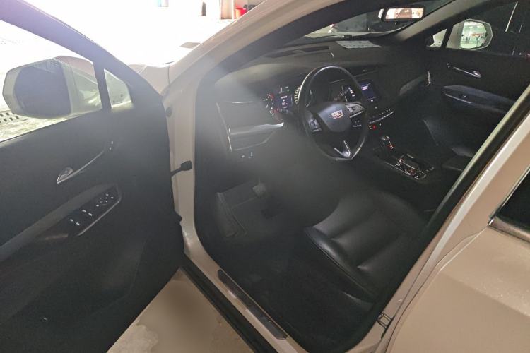 Used Cadillac XT4 2018 28T Two-Wheel-Drive Luxury Model
