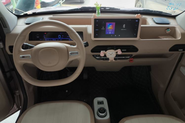 Used Geely Galaxy Panda 2023 Panda Mini 200km Endurance Bear Center Console