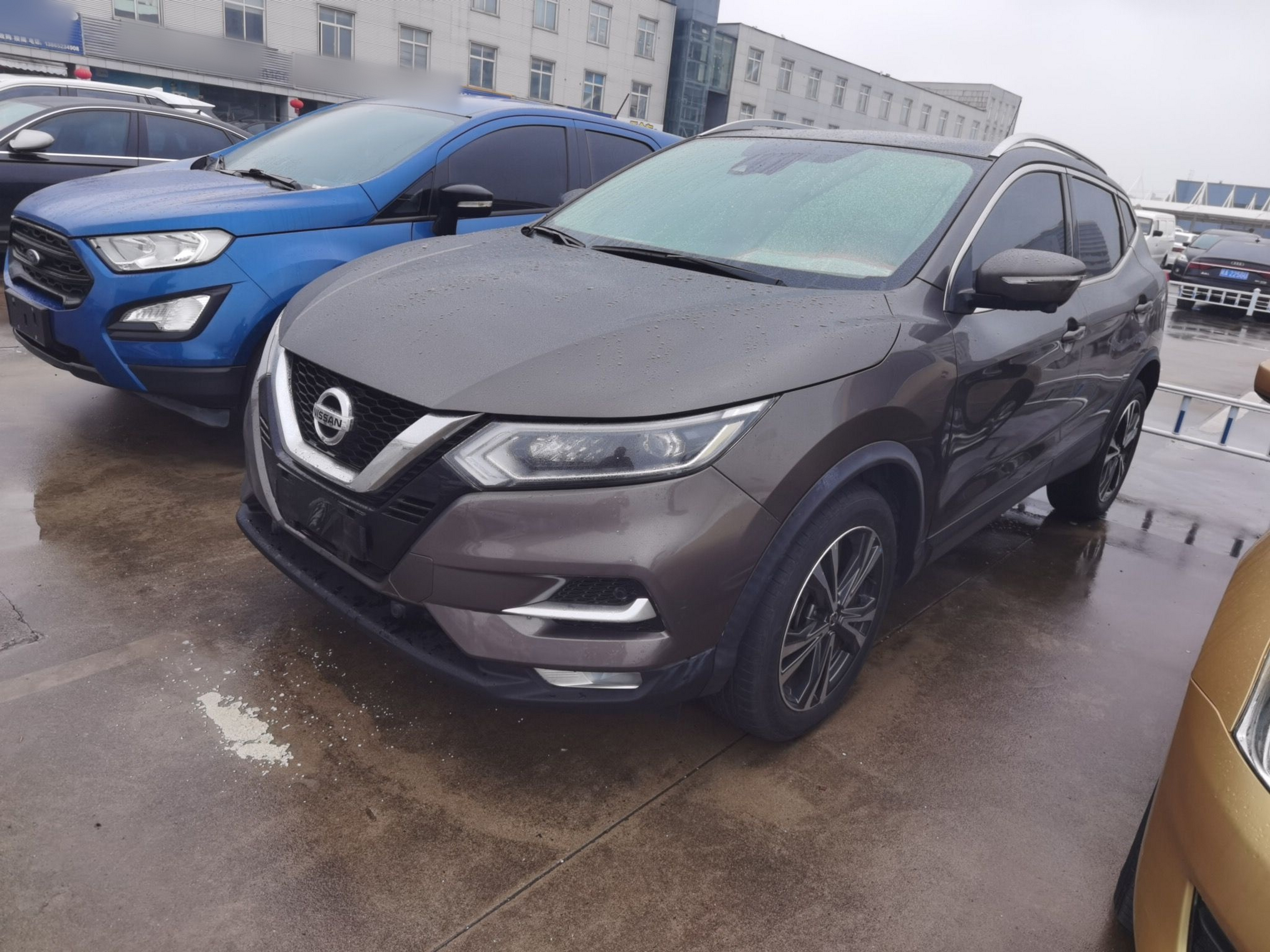 Под передней частью автомобиля