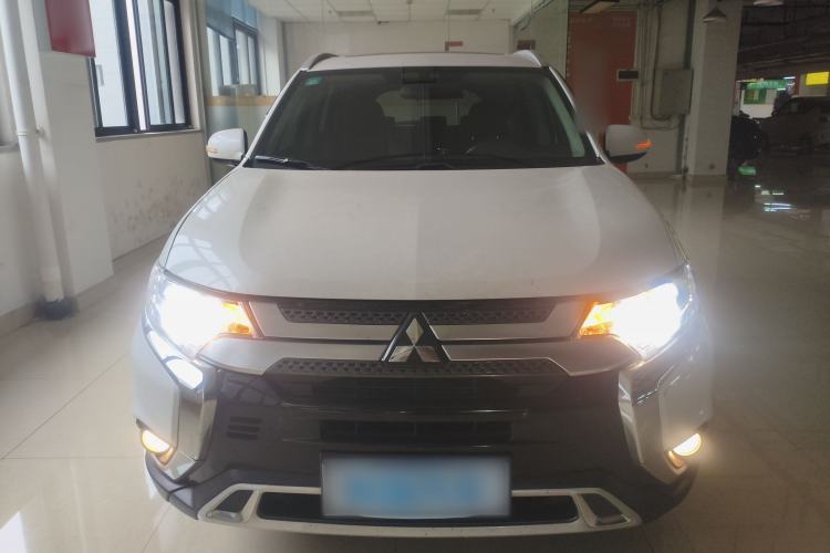 Used Mitsubishi Outlander 2019 2.0L Two-Wheel Drive Comfort Edition 5 Seats China V Standard