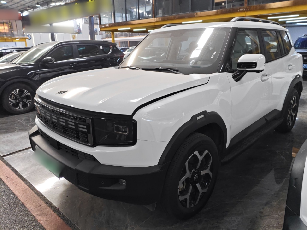 Под передней частью автомобиля