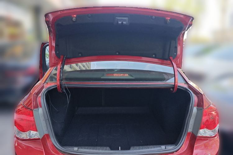 Used Chevrolet Cruze 2013 1.8L SE AT Trunk