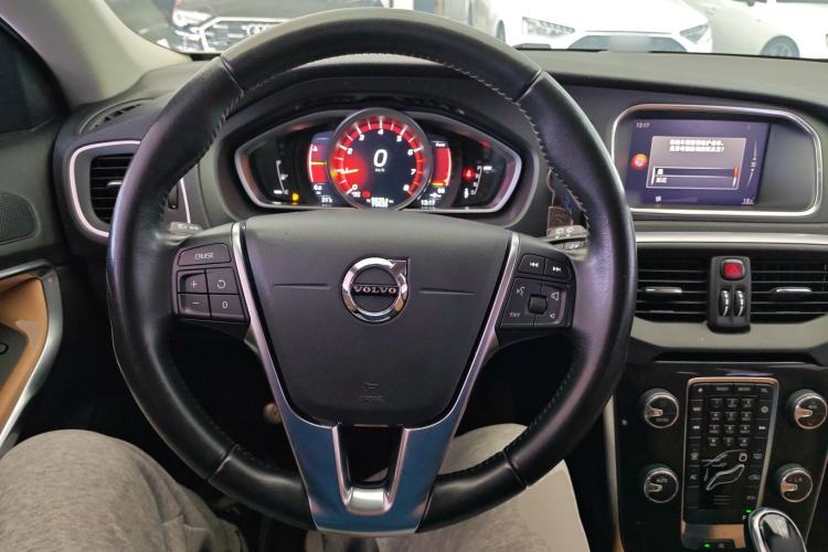 Used Volvo V40 2018 T3 Zhiyi Edition