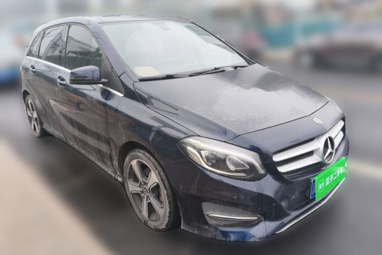 Used Mercedes-Benz B-Class 2018 B 200 Fashion Model Front Right 45 Deg