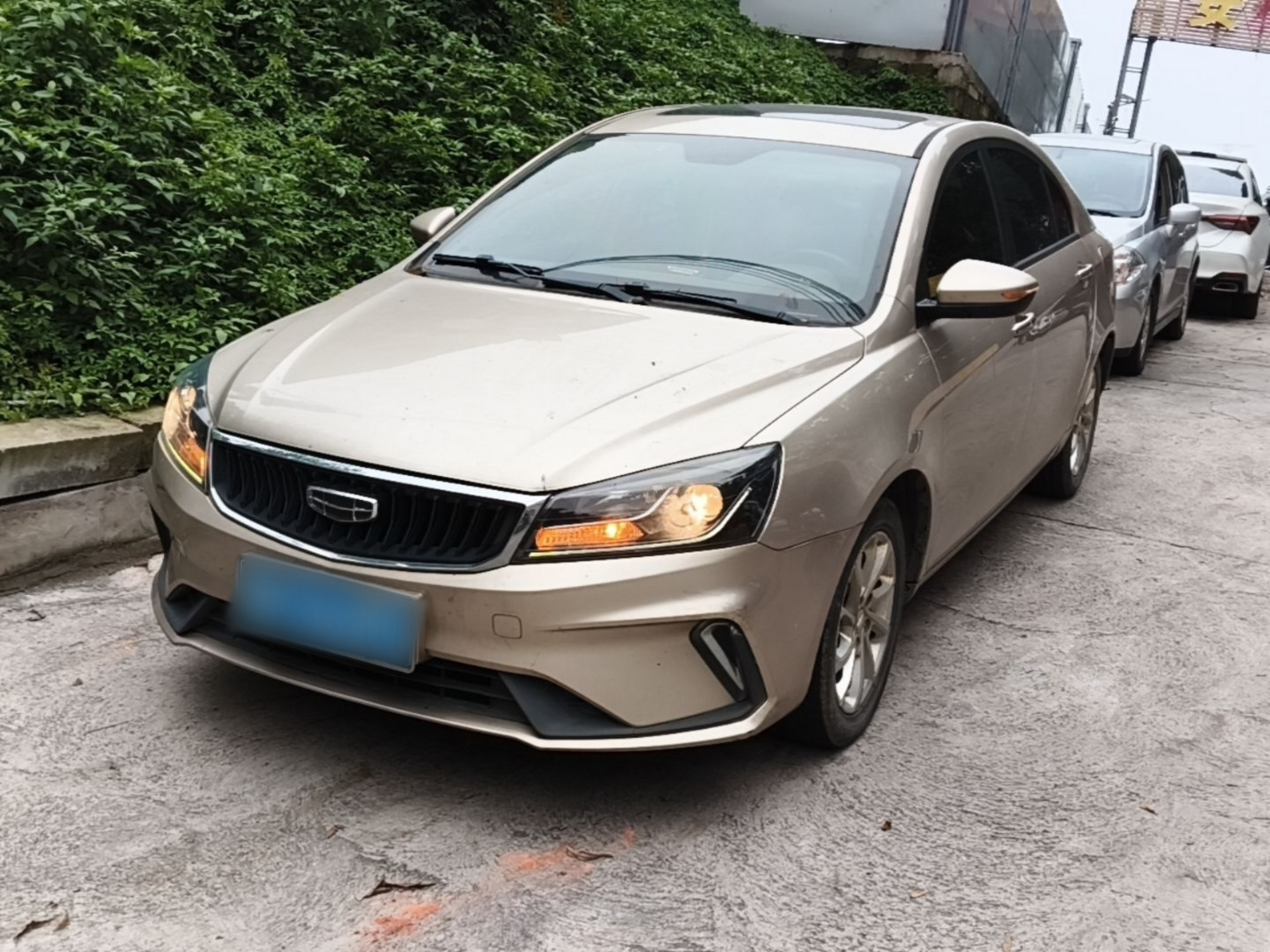 Под передней частью автомобиля
