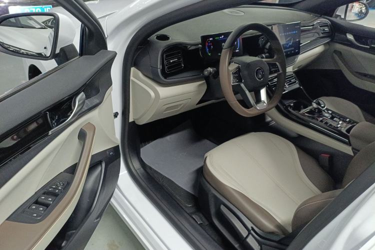 Used BYD Qin PLUS 2023 Champion Edition DM-i 55KM Leading Model Driver Seat