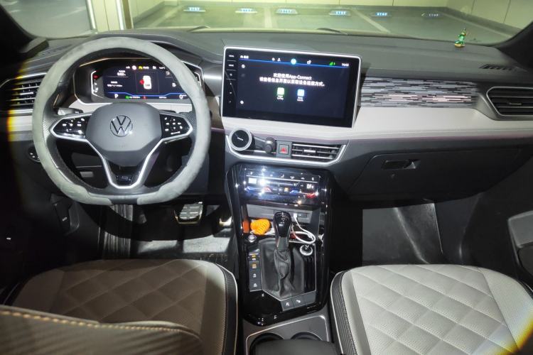 Used Volkswagen Tayron X 2023 330TSI Two-Wheel-Drive Flagship Smart Edition Center Console