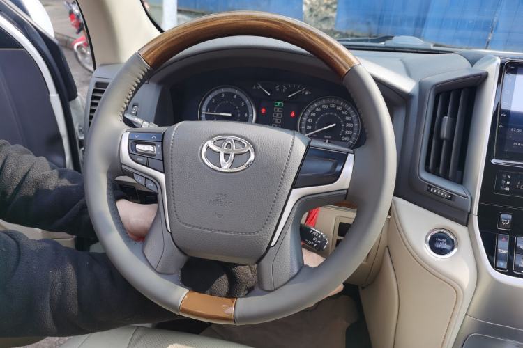 Used Toyota Land Cruiser 