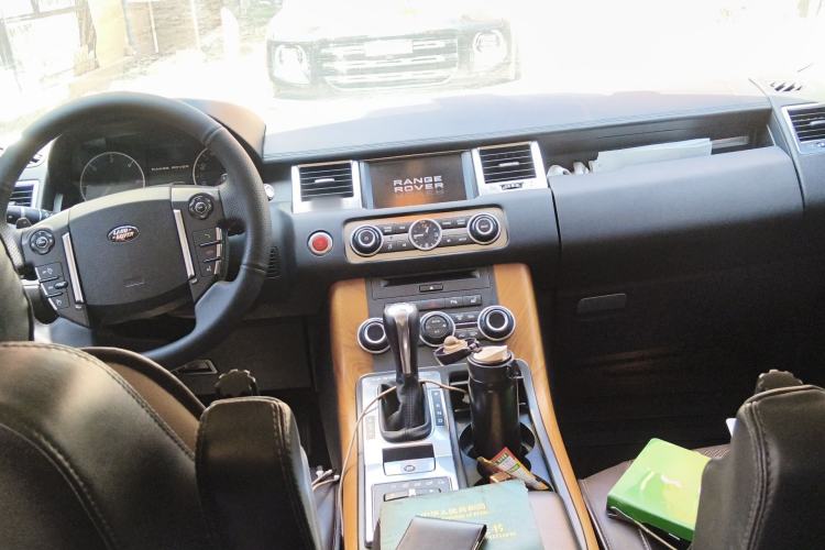 Used Land Rover Range Sport 2013 3.0 TDV6 Diesel Edition Center Console