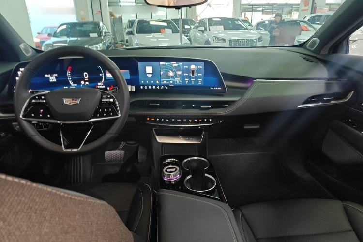 Used Cadillac GT4 2023 25T Prestige Version
