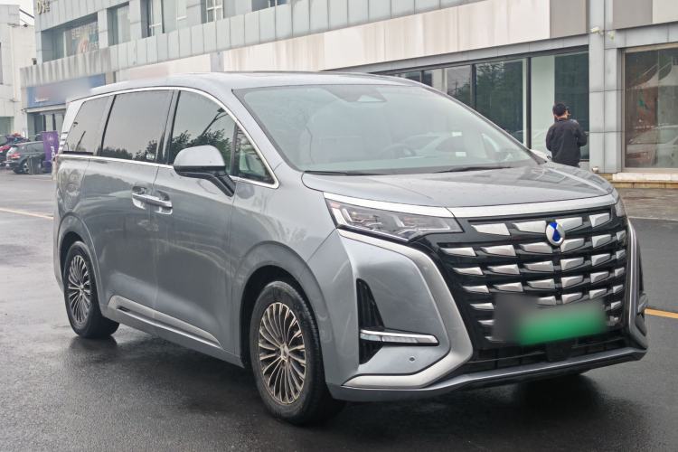 Used Denza D9 2022 DM-i 970 Four-Wheel Drive Prestige Model Exterior 2