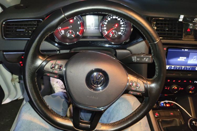 Used Volkswagen Sagitar 2017 230TSI Manual Luxury Model Steering Wheel