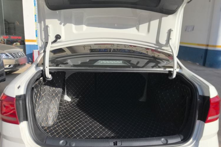 Used Volkswagen Lavida 2017 1.6L Automatic Comfort Edition Trunk