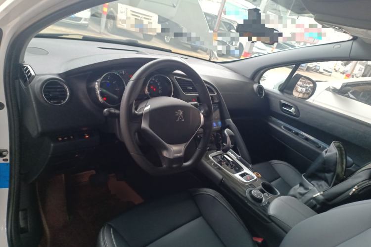 Used Peugeot 3008 2015 1.6THP Automatic Classic Edition Center Console