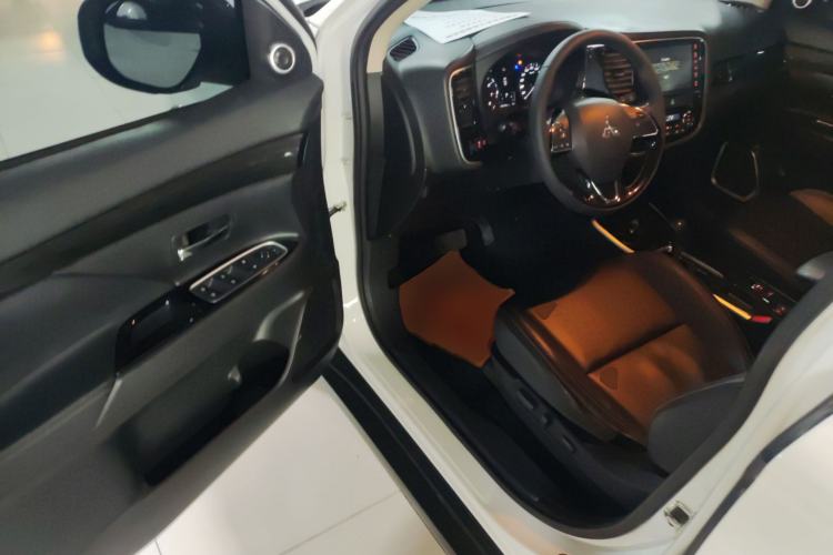 Used Mitsubishi Outlander 2020 2.0L Two-Wheel Drive Enjoyment Version 5 Seats