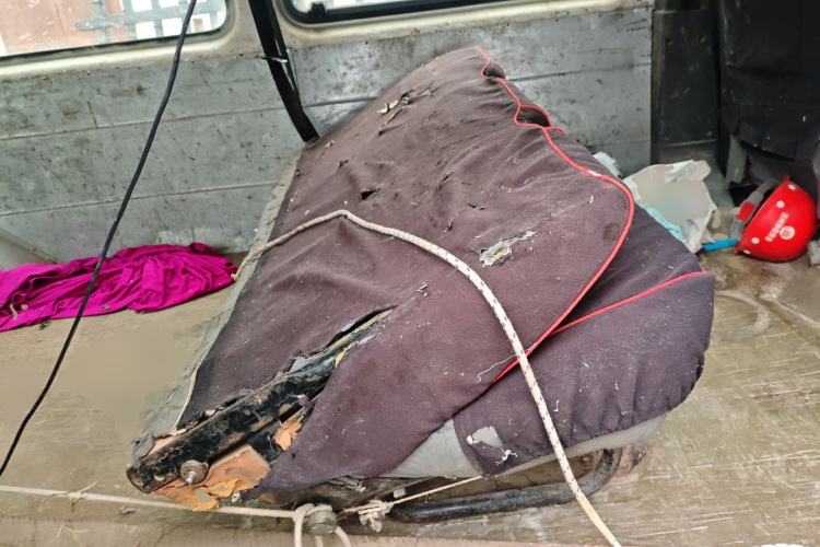 Used Ford Classic Transit 2013 2.8T Refurbished Diesel Ice-White Logistics Vehicle Long Wheelbase Mid-Roof Model JX493ZLQ4 Left Rear Seat