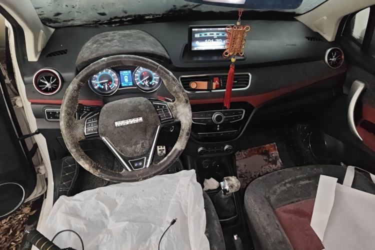 Used Haval H1 2016 Revised Version Blue Badge 1.5L AMT Luxury Edition Center Console