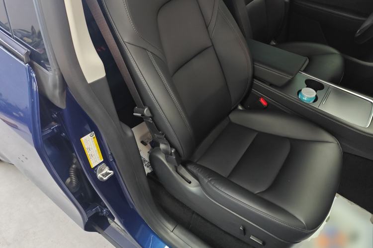 Used Tesla Model Y 2022 Long-Range All-Wheel-Drive Version Right Front Seat