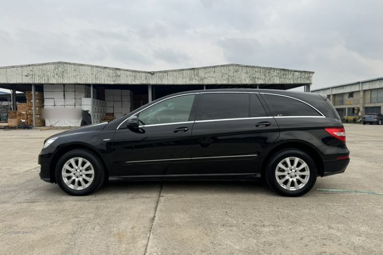 Used Mercedes-Benz R-Class 2017 R 320 4MATIC Business Edition Prestige Model Exterior 6