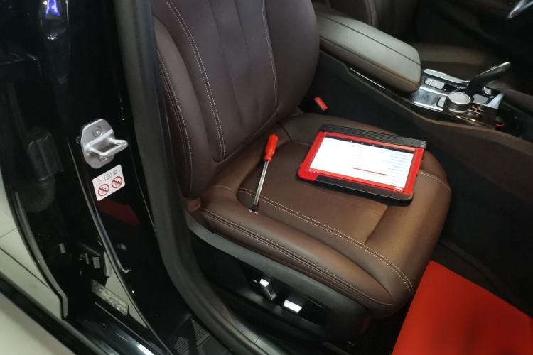 Used BMW 5 Series 2020 525Li M Sport Package Right Front Seat