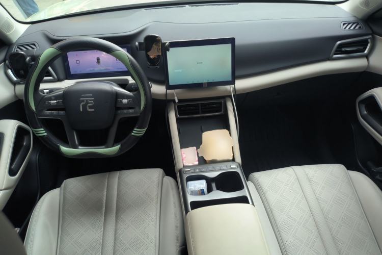 Used BYD Yuan UP 2025 Model 301KM Leading Version Center Console