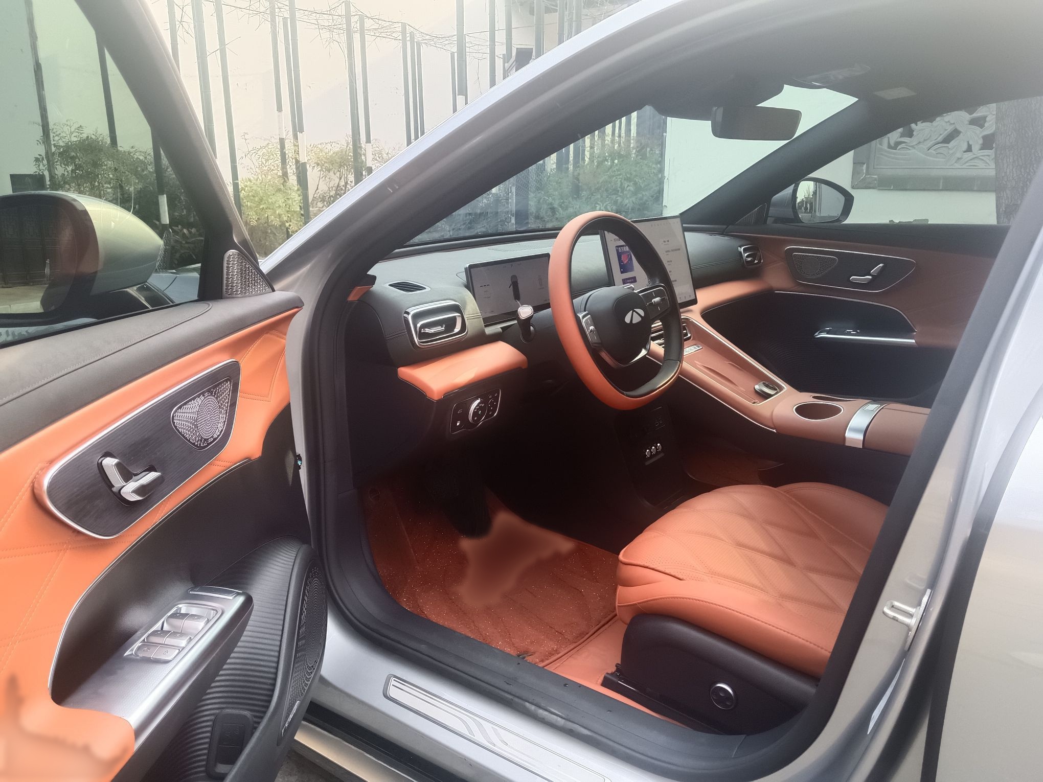 المقاعد الأمامية داخل السيارة