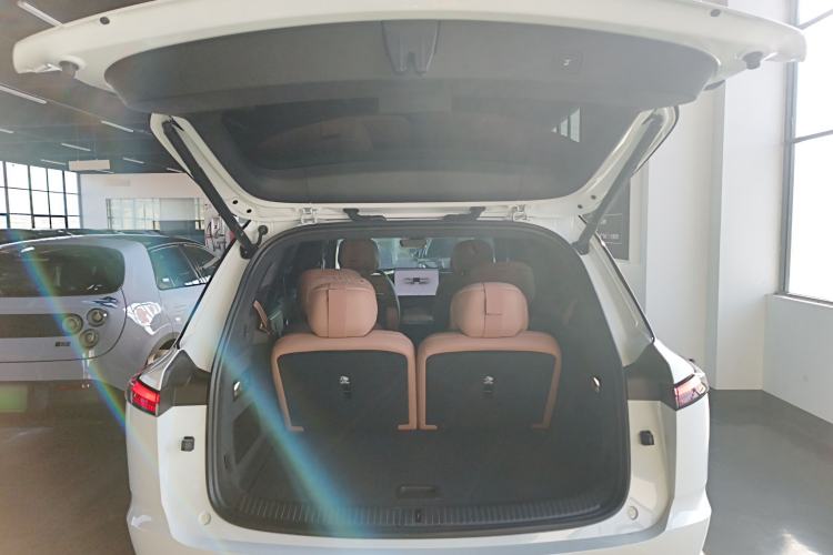 Used ONVO Luxeed L90 2025 Model—Max Six-Seater Version
