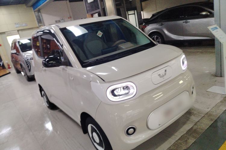 Used Wuling Hongguang MINIEV 2024 3rd Generation 215km Youth Edition Front Right 45 Deg